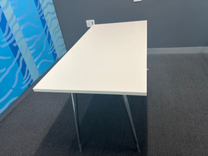 Single desk